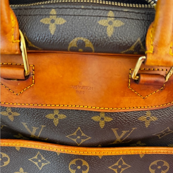 Louis Vuitton Monogram Deauville Handbag - Picture 13 of 17